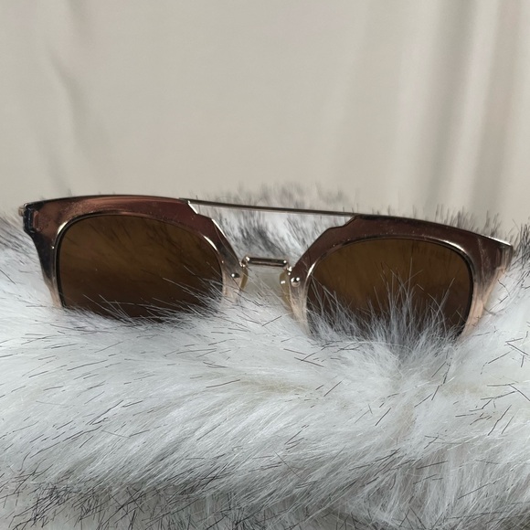Steve Madden Gold and Brown Sunglasses - Picture 3 of 5